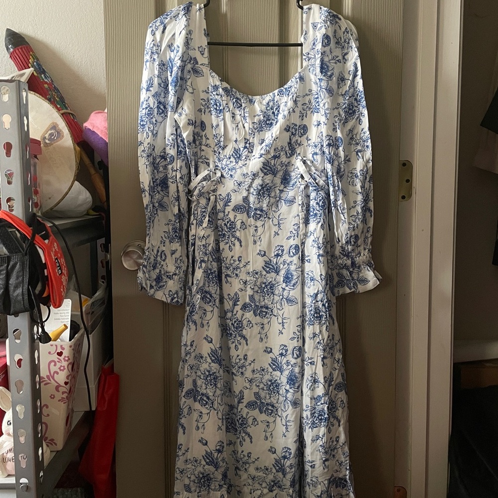 Brand New Floral Blue White Ribbon Dress
